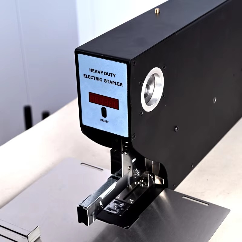 Engrapadora Eléctrica de 60W,  - Electric Stapler Heavy reseña y precio